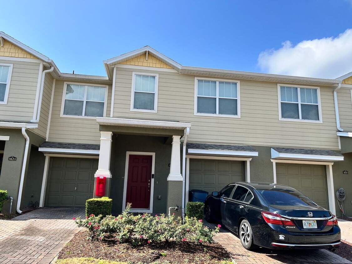 Pond view!! 3Bed/2.5Bath/1car Garage Town... - Pond view!!  3Bed/2.5Bath/1car Garage Town...