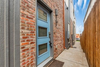 Building Photo - 3303 Navajo St