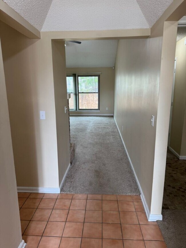 Building Photo - Home For Rent