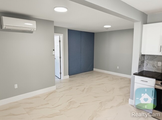 Building Photo - 1456 NE 24th Ct