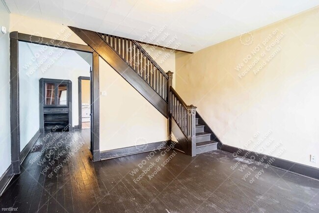 Building Photo - 2 br, 1 bath Townhome - 2511 Turner Ave