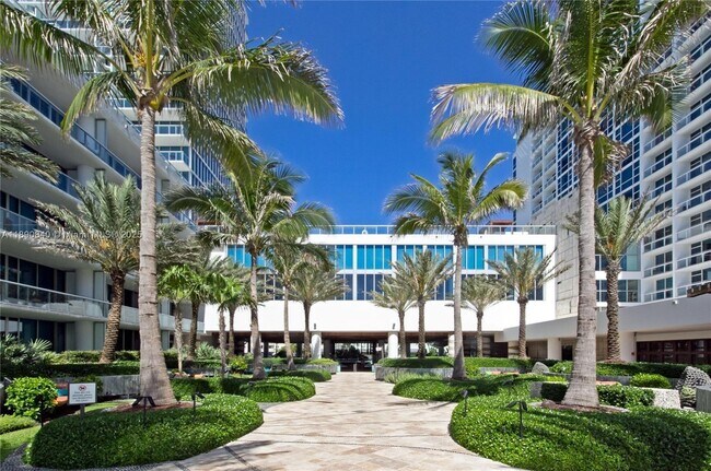 Foto del edificio - 6899 Collins Ave
