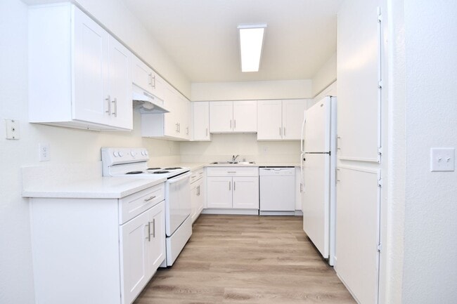 Building Photo - Charming  2 Bed 2 Bath Home at Desert Shores!