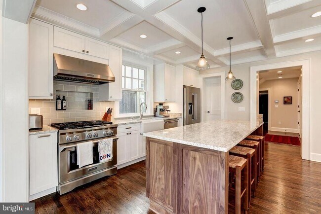 Foto del edificio - 3512 Rodman St NW
