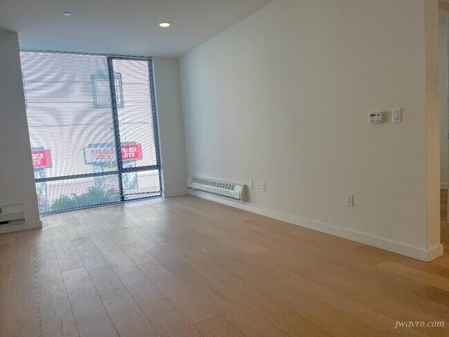 Building Photo - 520 9th St