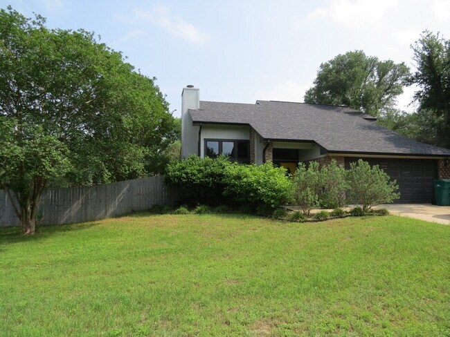 Foto del edificio - Welcome home to this beautifully maintained two-story residence that blends comfort, style, and e...