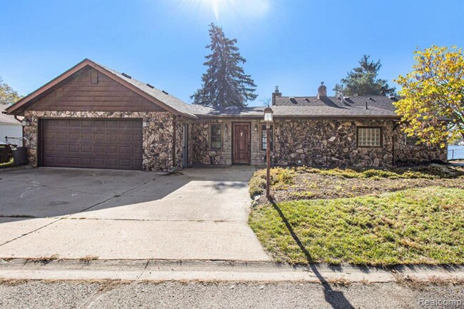 Foto del edificio - 2739 Lakeridge Ave