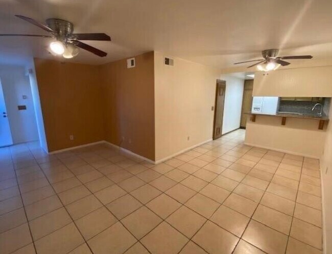 Foto del edificio - 9856 Shirley Gardens Dr