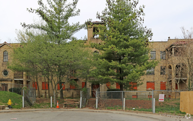 Building Photo - La Ventura Apartments