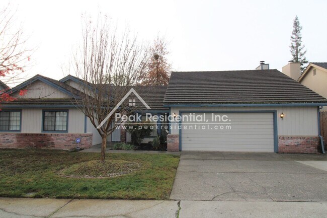 Foto del edificio - Wonderful Orangevale 4bd/2ba Home with 2 Car Garage!