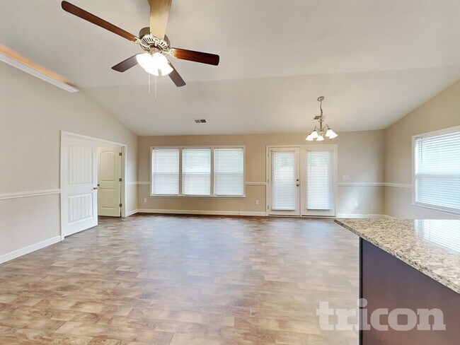 Foto del edificio - 321 Trail Crossing Ln