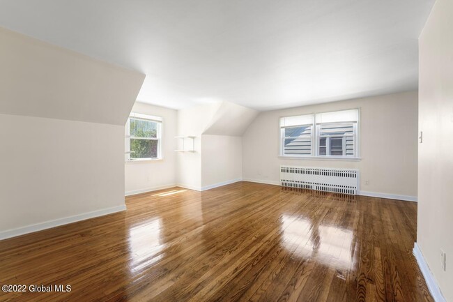 Foto del edificio - 321 Hackett Blvd