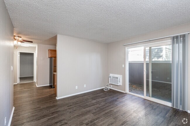 1HAB, 1BA - Sala de estar - Peachwood