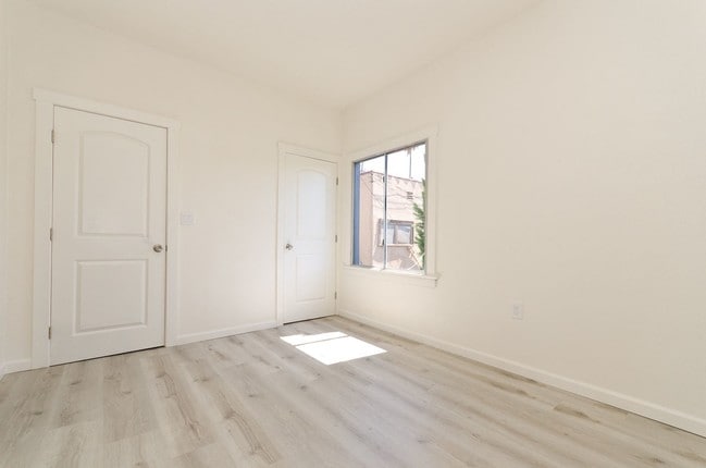 Building Photo - 4707-4711 S Figueroa St