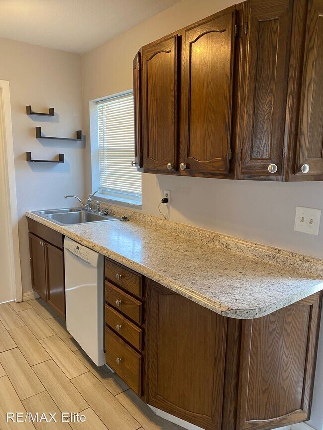 Building Photo - 4 br, 2 bath House - 3940 Baker Ave