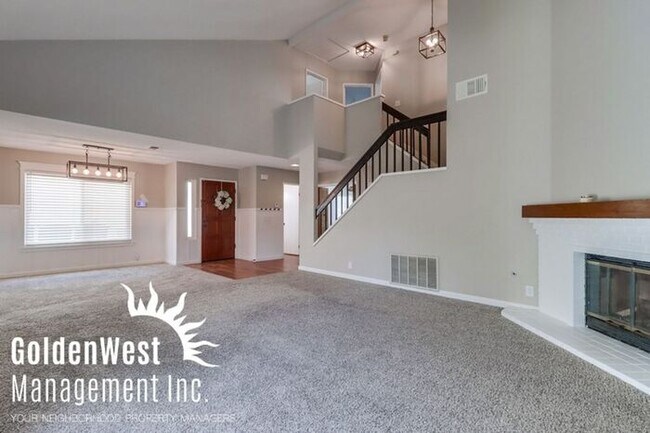 Building Photo - Charming 3Bdm 2.5Ba Single Family Home in ...