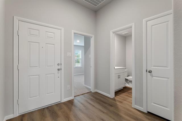 Building Photo - 401 Forsyth Dr