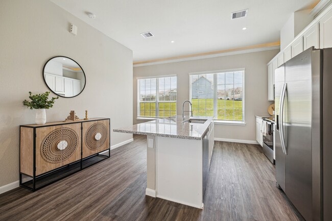 Open Space Living Room with Island - Lakeside Conroe