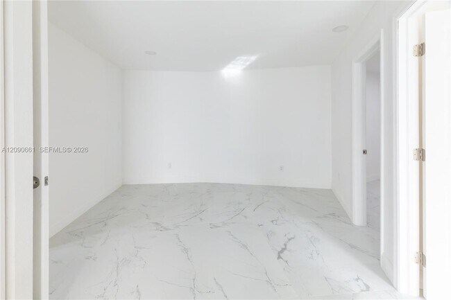 Building Photo - 1101 NW 14th Ct