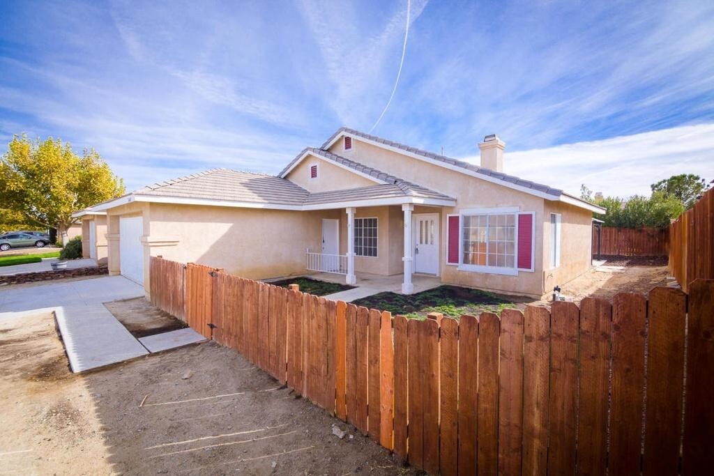 3640 AVE House Rental in Rosamond, CA