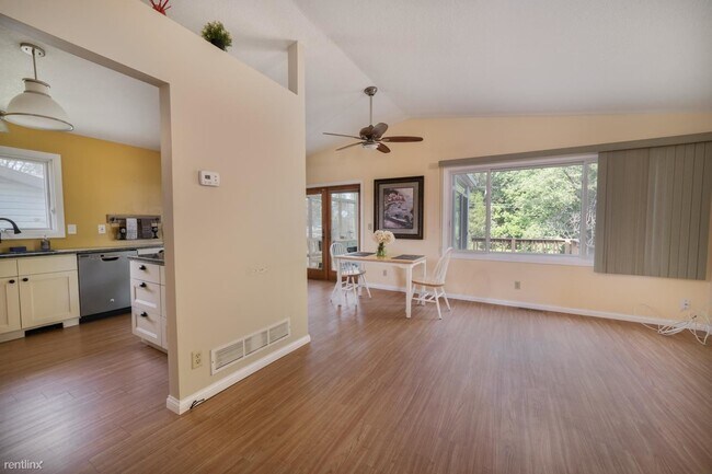 Foto del edificio - 4 br, 2 bath House - 350 Fillmore Street NE