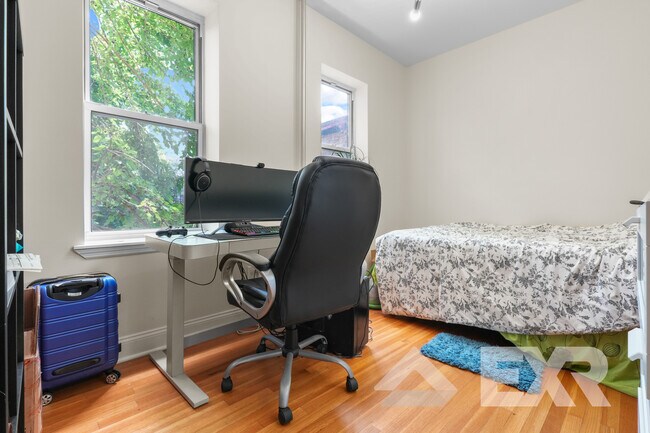 Foto del edificio - 305 Clarkson Ave