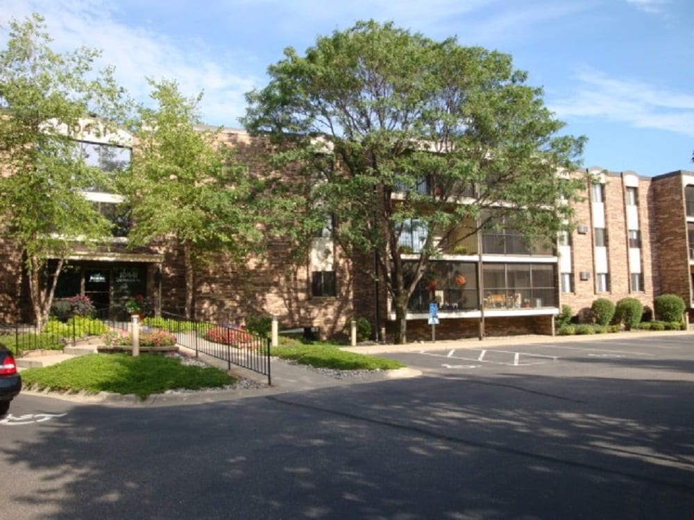 10451 Greenbrier Rd, MN 55305 Condo for Rent in