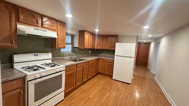 Foto del edificio - 5632 N St Louis Ave