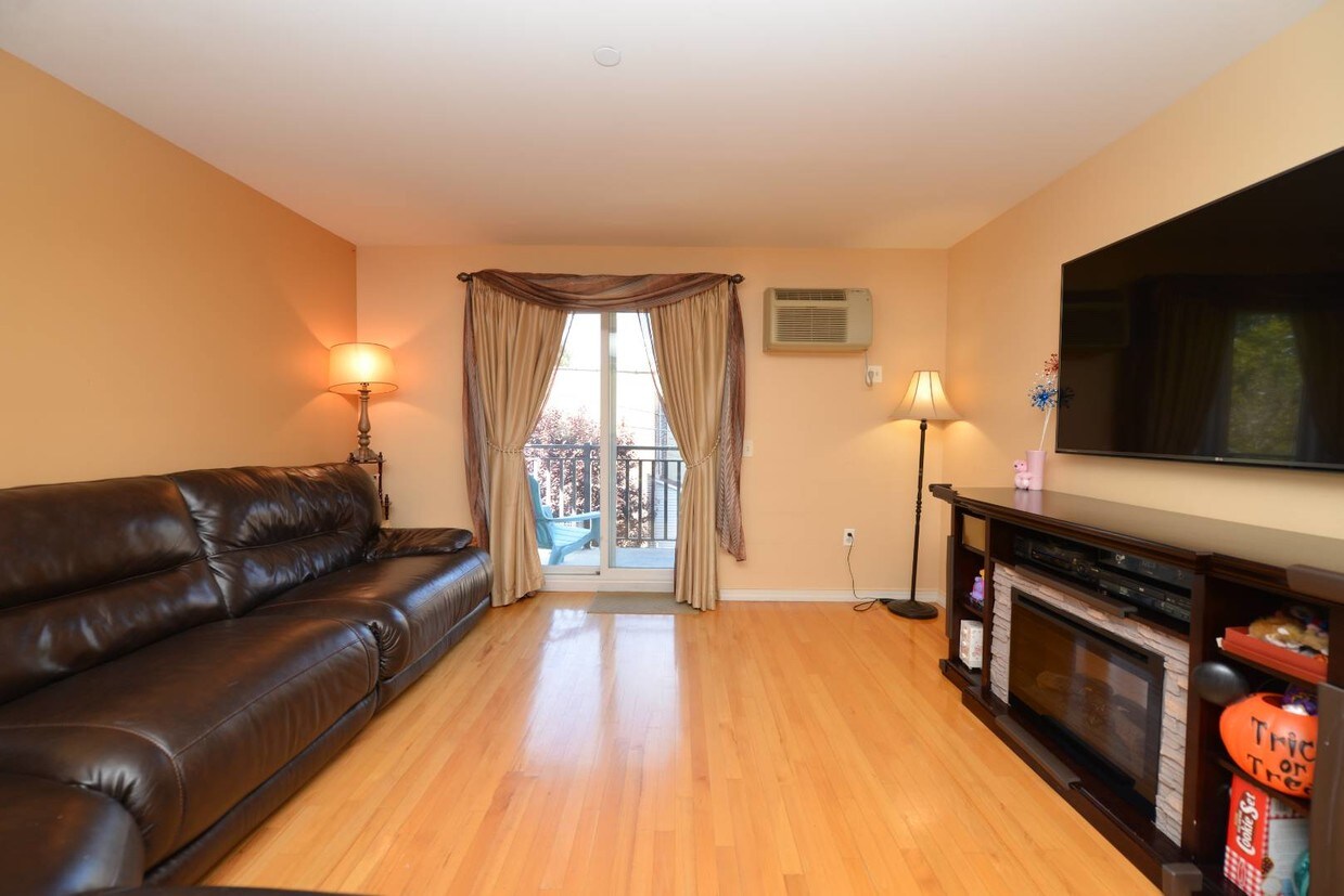 Foto principal - 9718 Fort Hamilton Pkwy