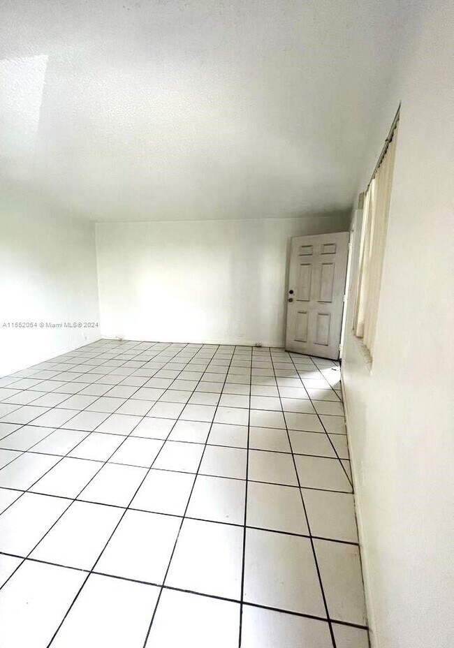 Foto del edificio - 1610 NW N River Dr