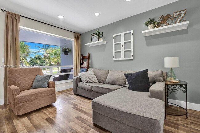 Foto del edificio - 1811 N 40th Ave
