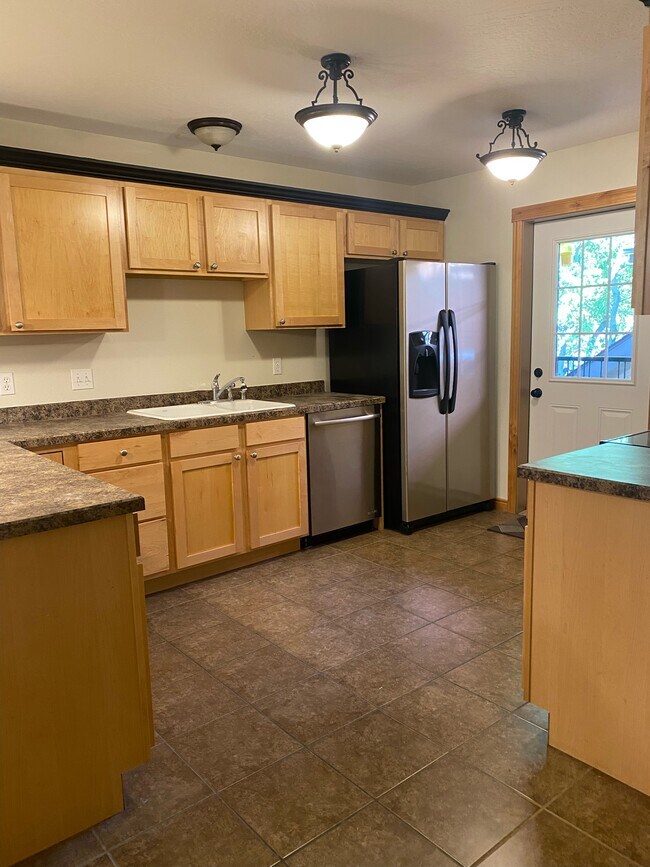 Foto del edificio - 2902 Tina Ave