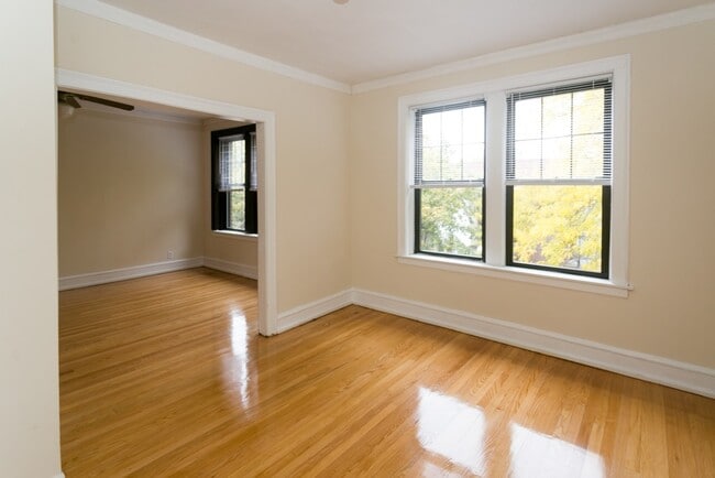 Foto del edificio - 1455 W Byron St