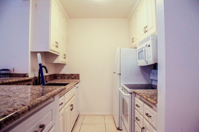 Building Photo - 7777 W 91st St