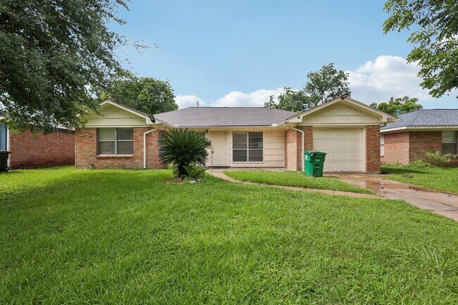 Foto del edificio - 6401 Rowan Ln