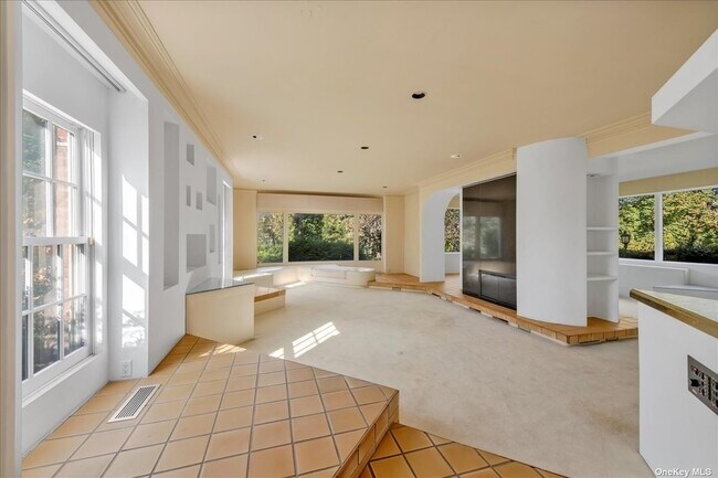 Building Photo - 5 Soundview Ln