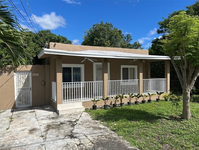 Foto del edificio - 261 NW 49th St