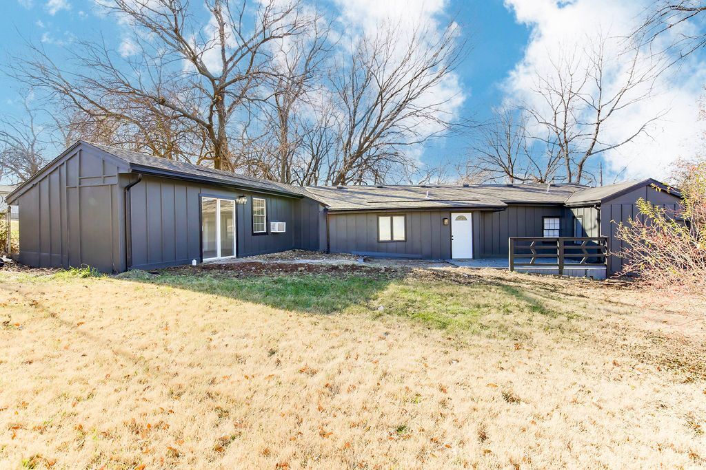 Primary Photo - Beautiful 4 Bed, 2 Bath Rental Home in Kan...