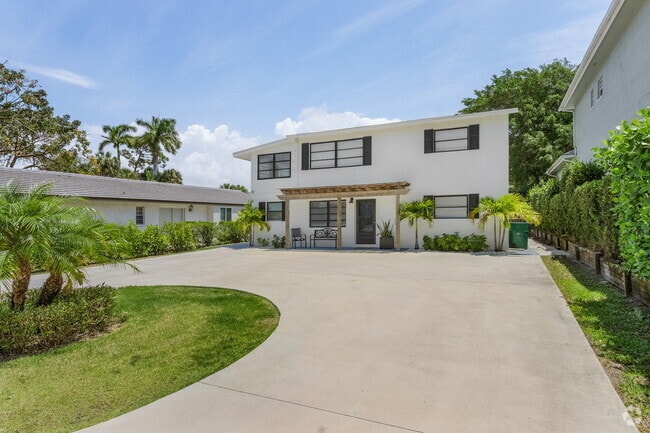 Building Photo - 9262 Vanderbilt Dr