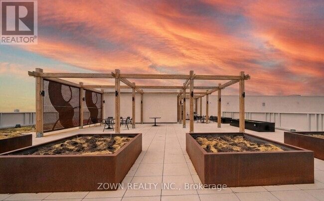 Building Photo - 652 Princess St