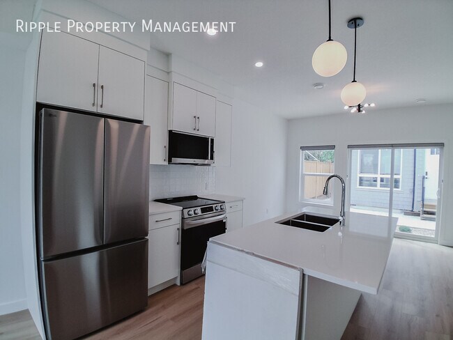 Photo du bâtiment - BRAND NEW 3-BEDROOM UPPER UNIT | BRIGHT CORNER LOT & DEDICATED GARAGE