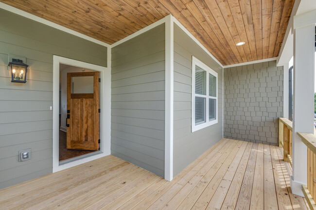 Building Photo - 614 Eastboro Dr