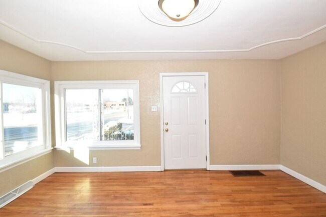 Foto del edificio - Mishawaka Northside 3 bedroom 1 1/2 story home with 2 bathrooms