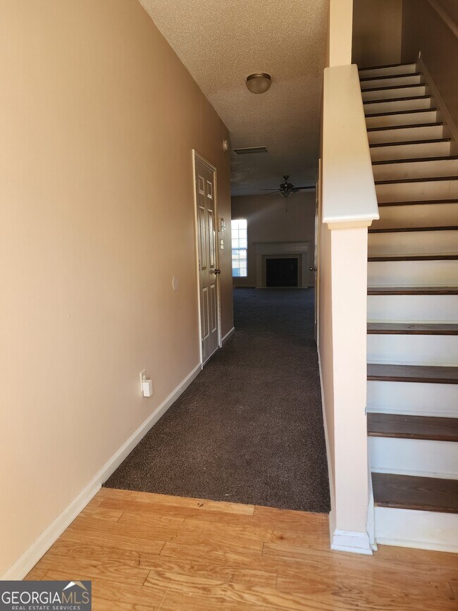 Building Photo - 5485 Sierra Tr