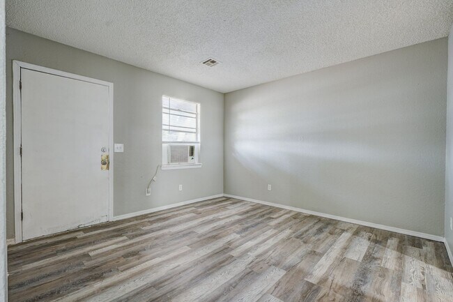 Foto del edificio - 2 bed, 1 bath apartment in noble, ok