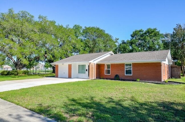 Building Photo - 8330 Waterbury Dr