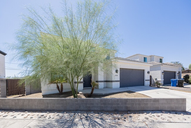 Building Photo - 1409 E Shangri La Rd