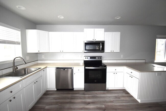 Foto del edificio - Spacious Town home.