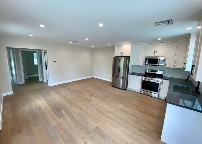 Foto del edificio - 5506 Bevis Ave