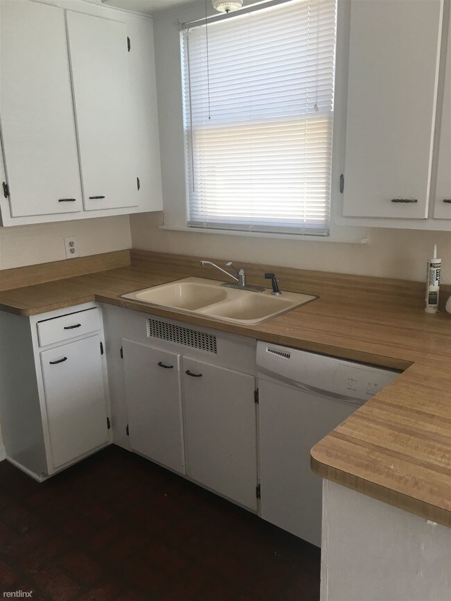 Building Photo - 4 br, 1.5 bath House - 1500 Biltmore
